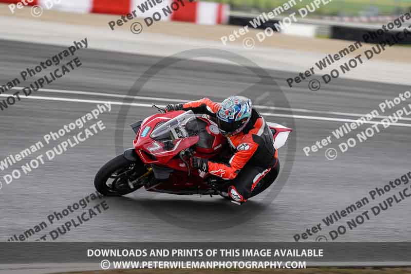 cadwell no limits trackday;cadwell park;cadwell park photographs;cadwell trackday photographs;enduro digital images;event digital images;eventdigitalimages;navarra;no limits trackdays;peter wileman photography;racing digital images;trackday digital images;trackday photos
